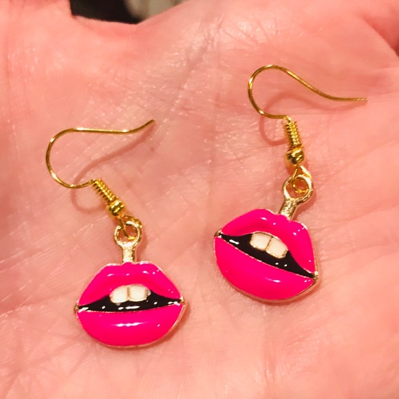 🌺 4 Items $25$🌺 Lip Drop Earrings-NWT-Pink/Gold - Picture 6 of 6